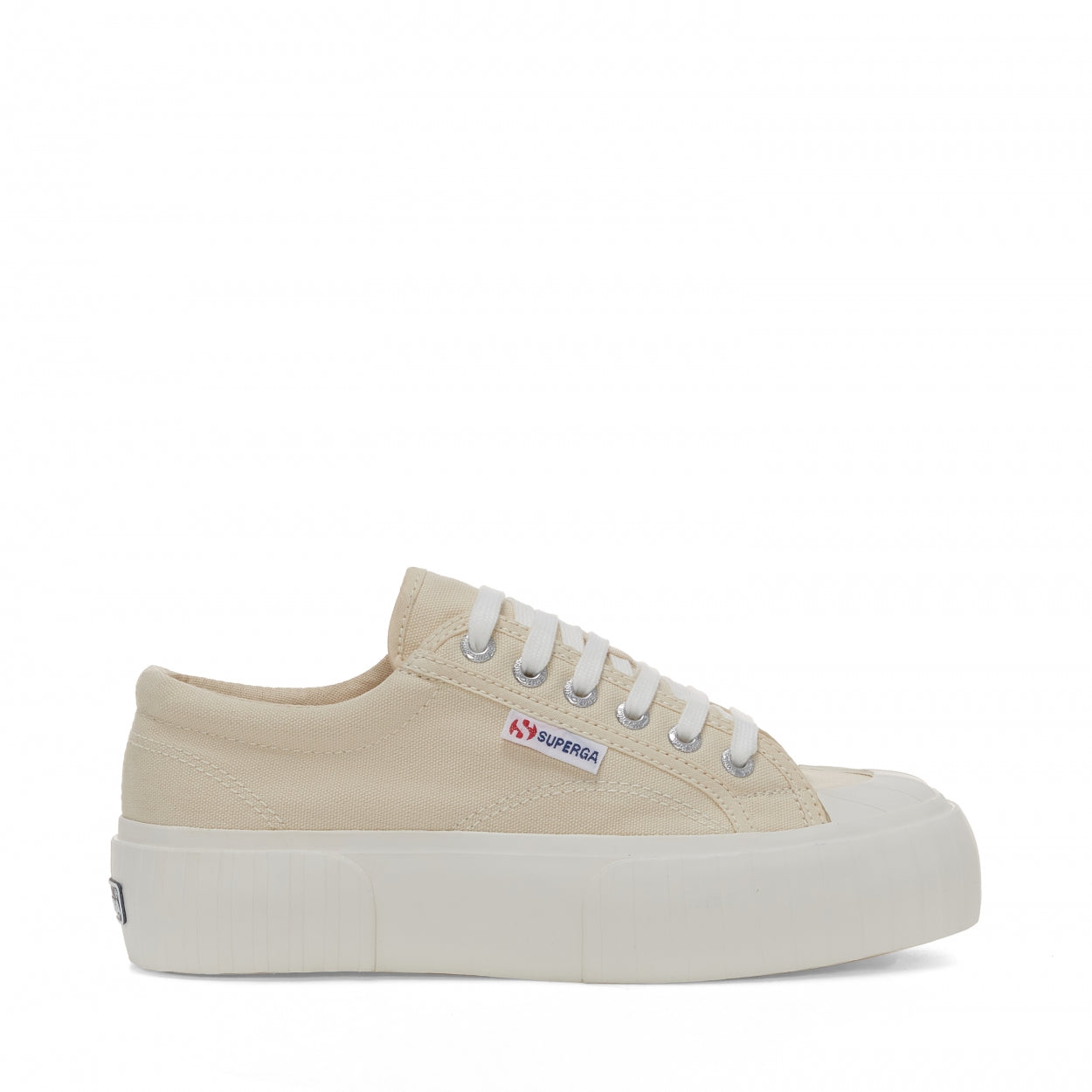 Superga nere con clearance rialzo